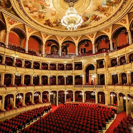 Apartment Secret Escape Steps From Opera House Budapest