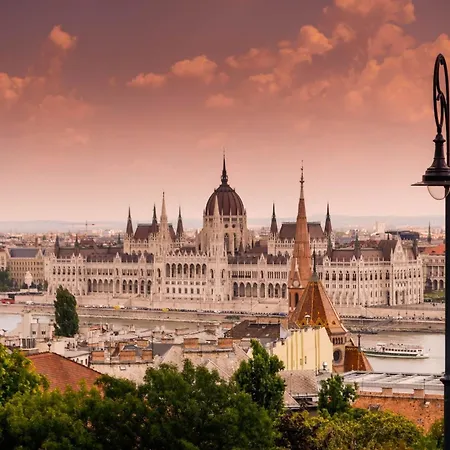 Secret Escape Steps From Opera House Apartment Budapest