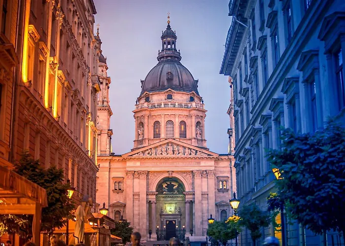 Secret Escape Steps From Opera House *